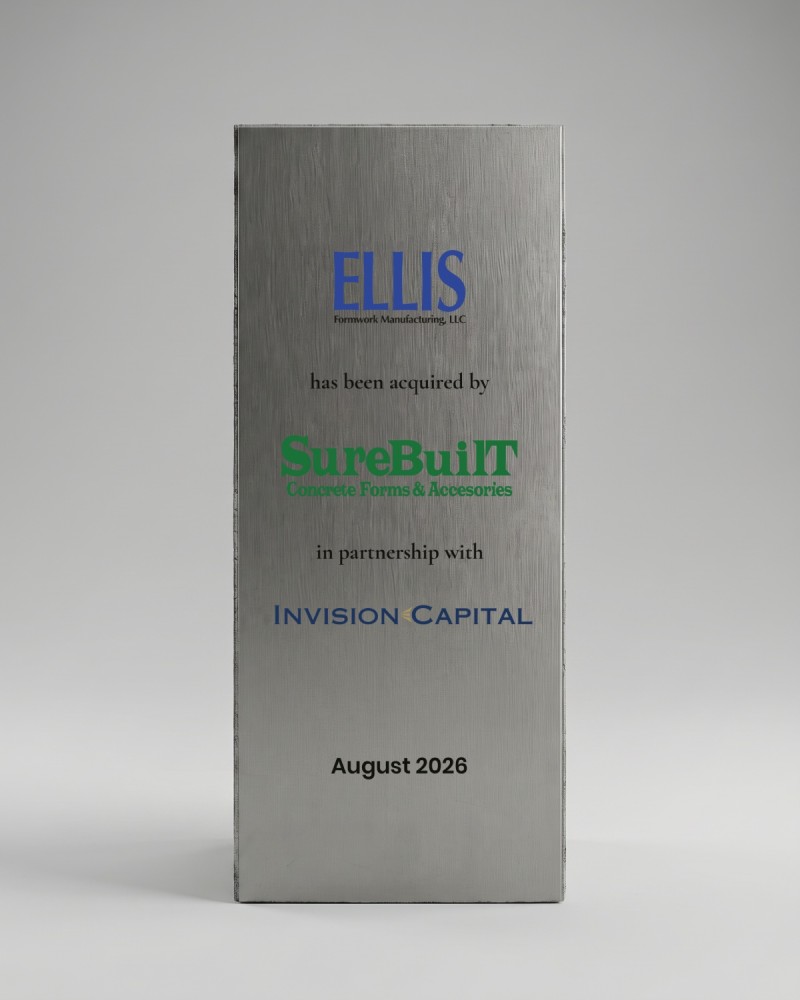 Maßgeschneiderte Trophäe Financial Tombstone - Invision Capital, 2026: Dreiviertelansicht 2